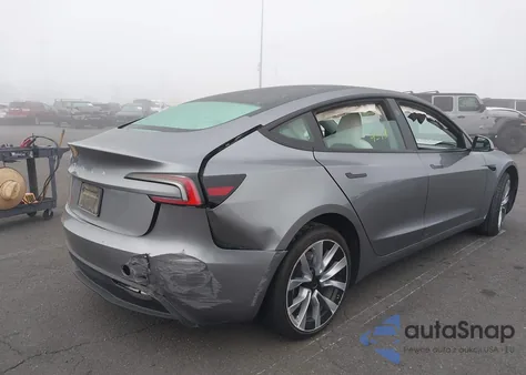 2025 Tesla Model 3 Long Range Rear-Wheel Drive/Standard z USA, uszkodzony, nr VIN 5YJ3E1EA7SF007389